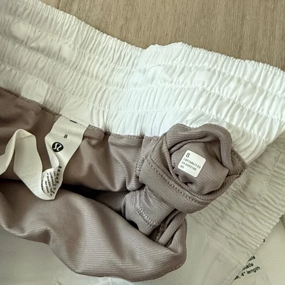 NWT Lululemon Hotty Hot HR Short 4” - Size 8 - Picture 4 of 6